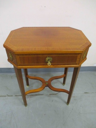 2262 - Stolek nyklasicistni styl  58 x 40 cm V - 72 cm  -  5 300 kc